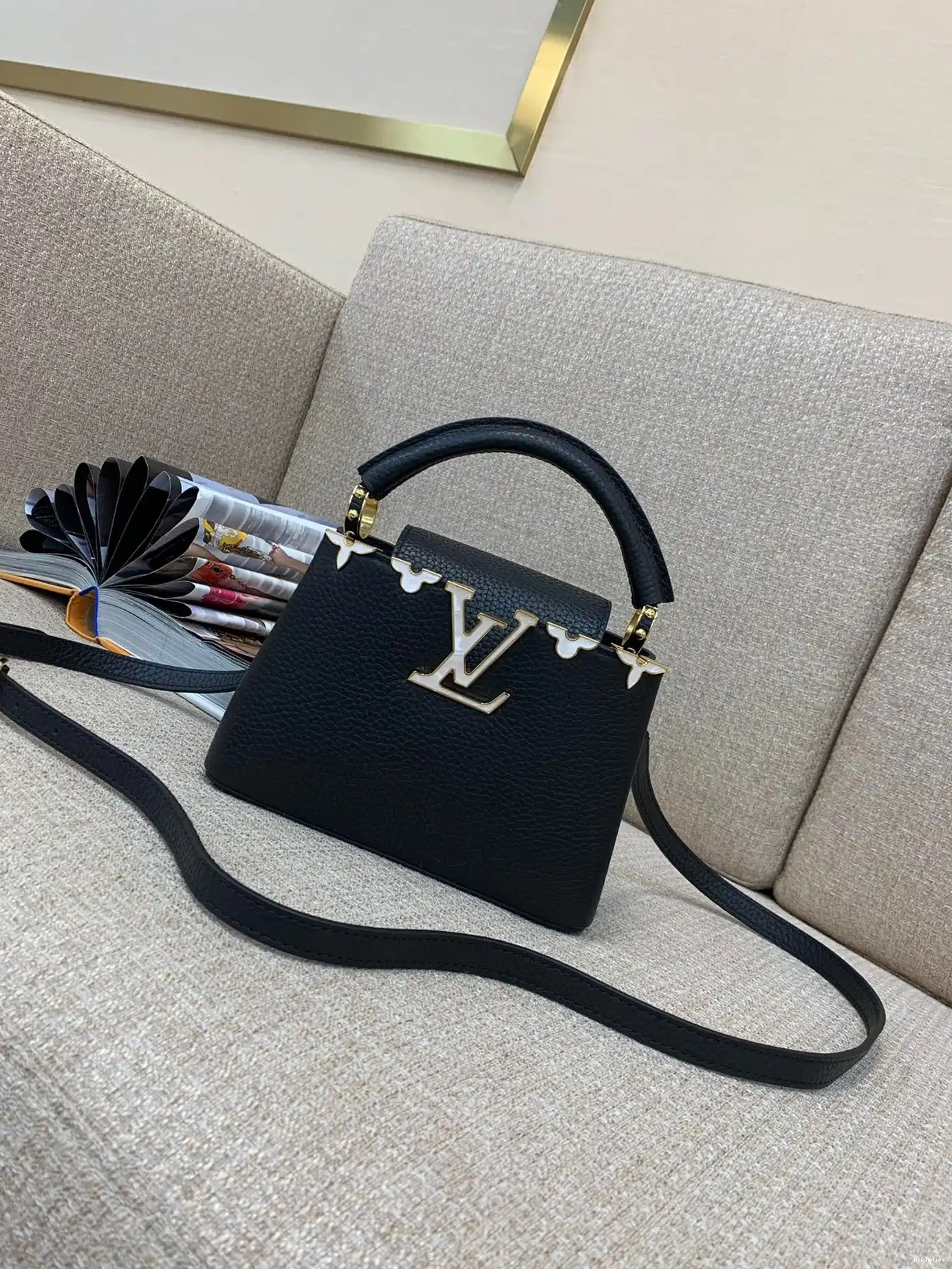 Rep ladies LOUIS CAPUCINES MINI VUITTON 0523
